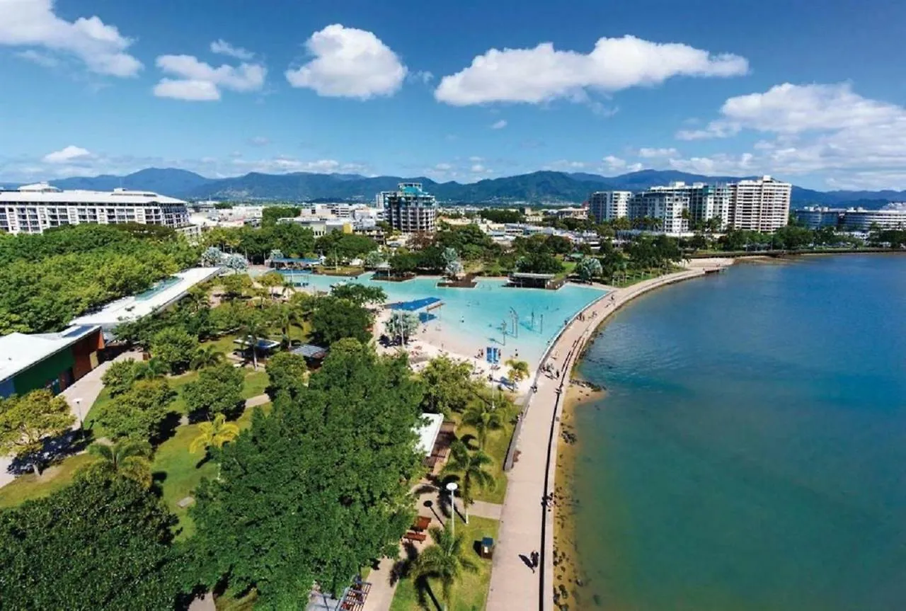 Luxury Waterfront Sea View Apartment - Do Not Book Cairns